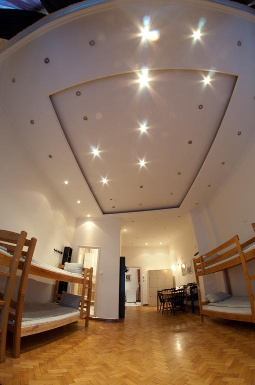11Th Hour Cinema Hostel Budapest Rom bilde
